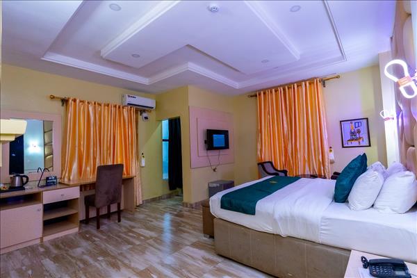 Diplomat Suite